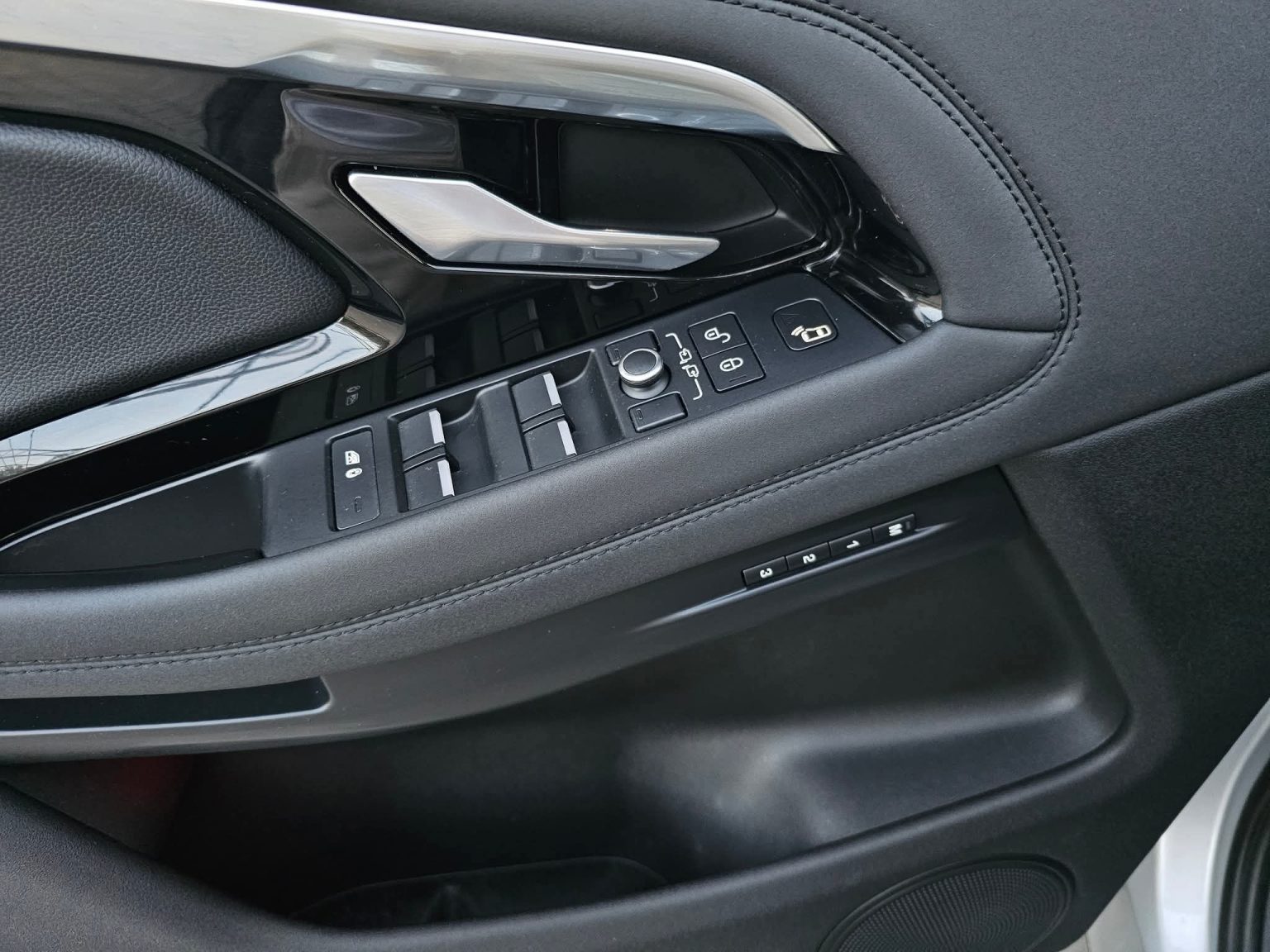 Range Rover Evoque 2.0d 150ks 4×4 2021g R-Dynamic - DL Auto Lux