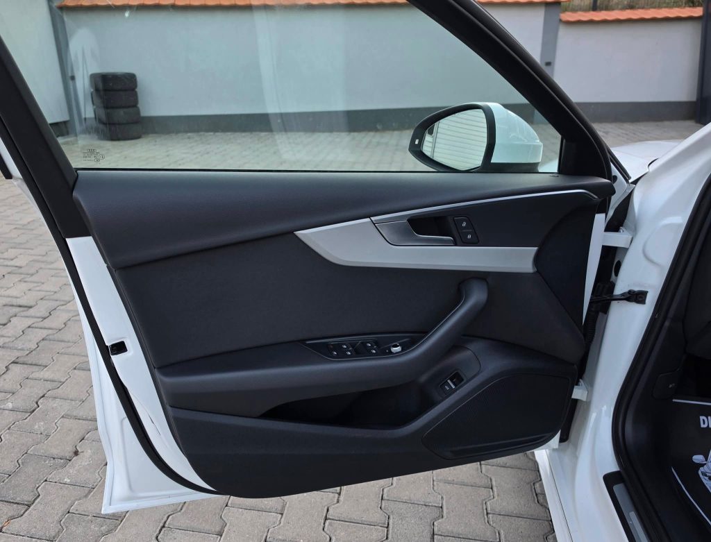 AUDI A4 35TDI 163ks S-Tronic 2021g MATRIX